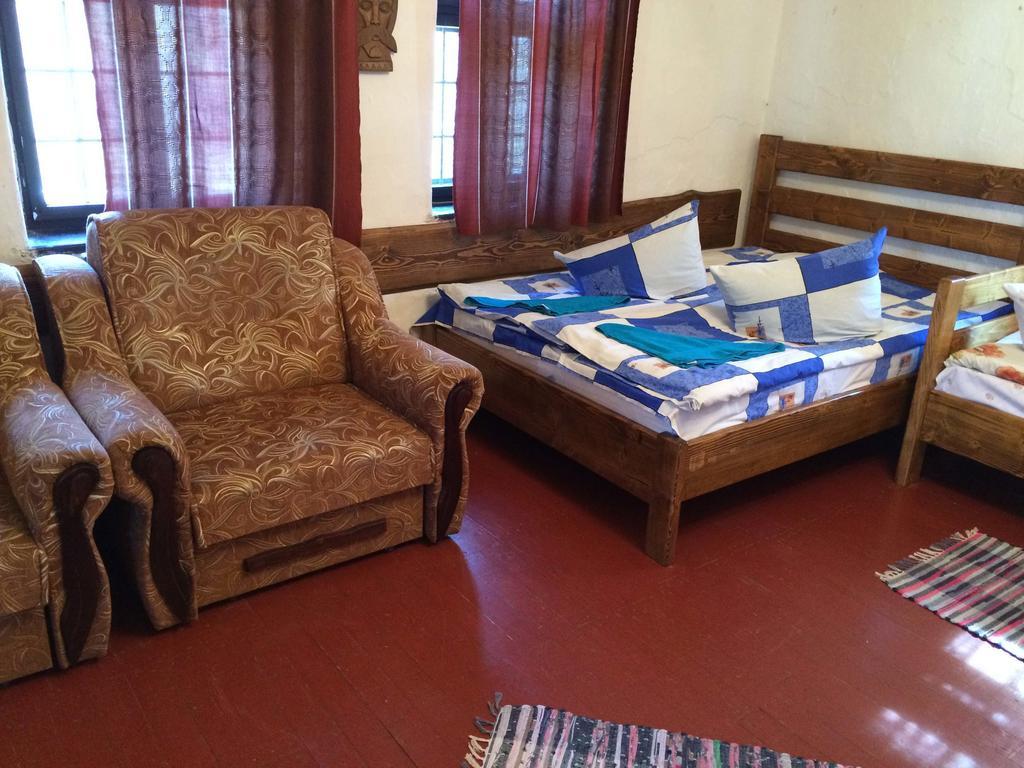 У Сергія Guest House Lumşorî Cameră foto