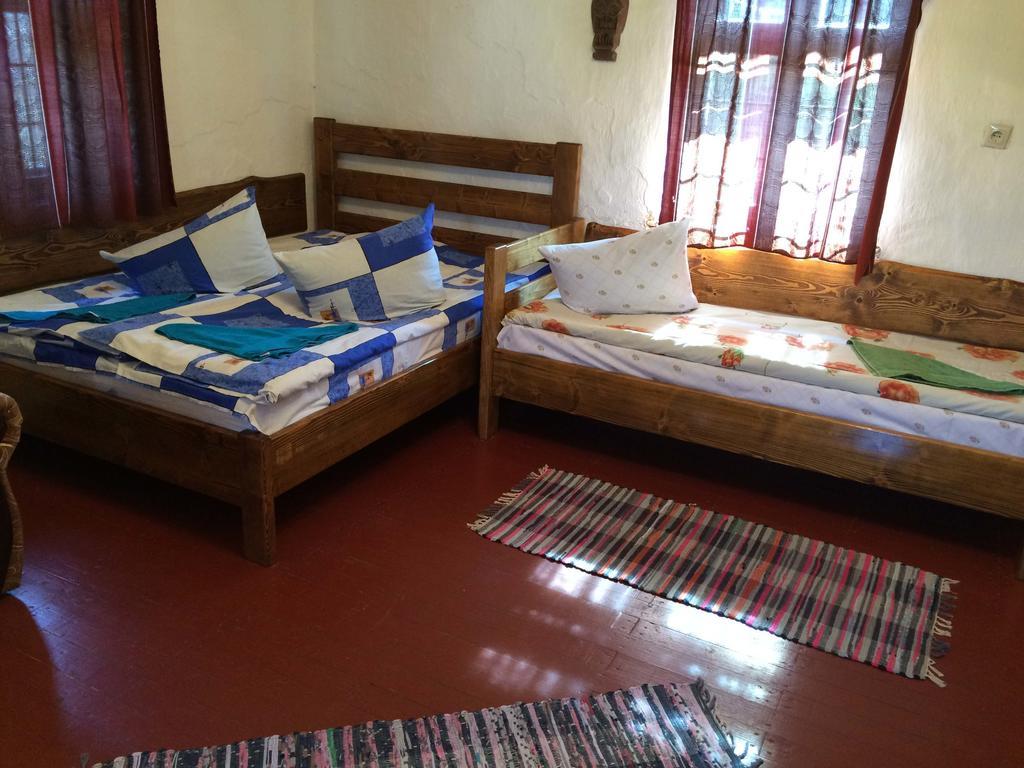 У Сергія Guest House Lumşorî Cameră foto